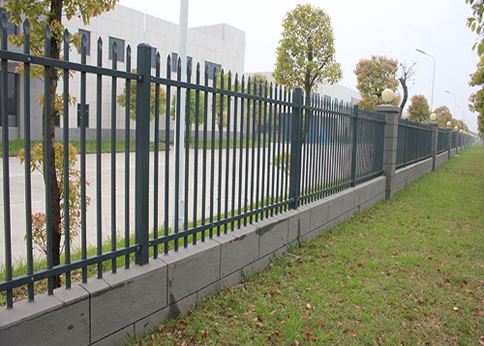 全南工厂厂区锌钢围墙护栏工程案例